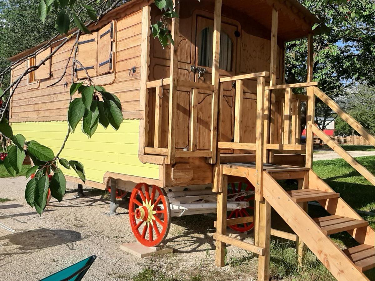 Roulottes Au Pied Du Vercors Saint-Jean-en-Royans Εξωτερικό φωτογραφία