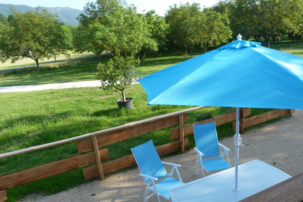 Roulottes Au Pied Du Vercors Saint-Jean-en-Royans Εξωτερικό φωτογραφία