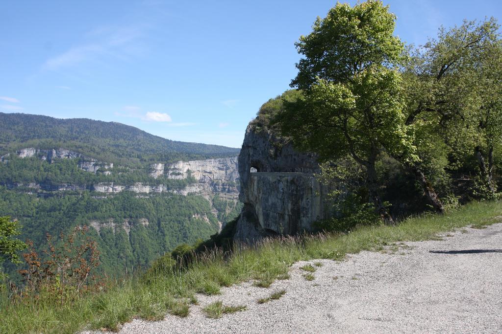 Roulottes Au Pied Du Vercors Saint-Jean-en-Royans Εξωτερικό φωτογραφία